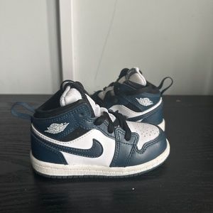 Jordan 1 Mid Armory Navy 7c